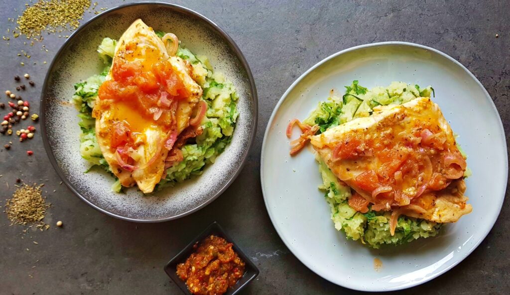 Mashed potatoes with fresh endive, tomatoes and white fish