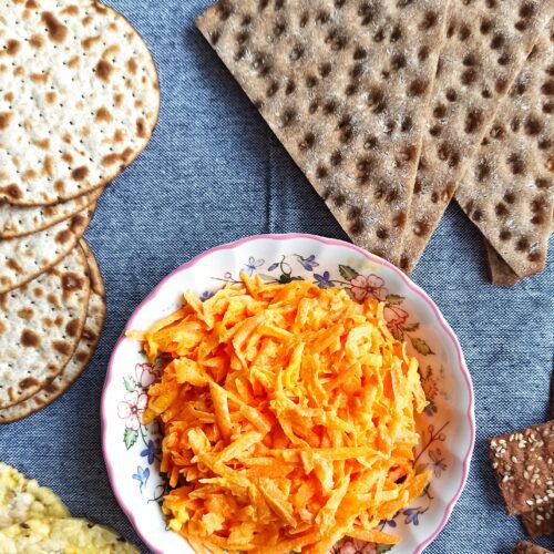 Carrot salad with garlic, and vegan mayo