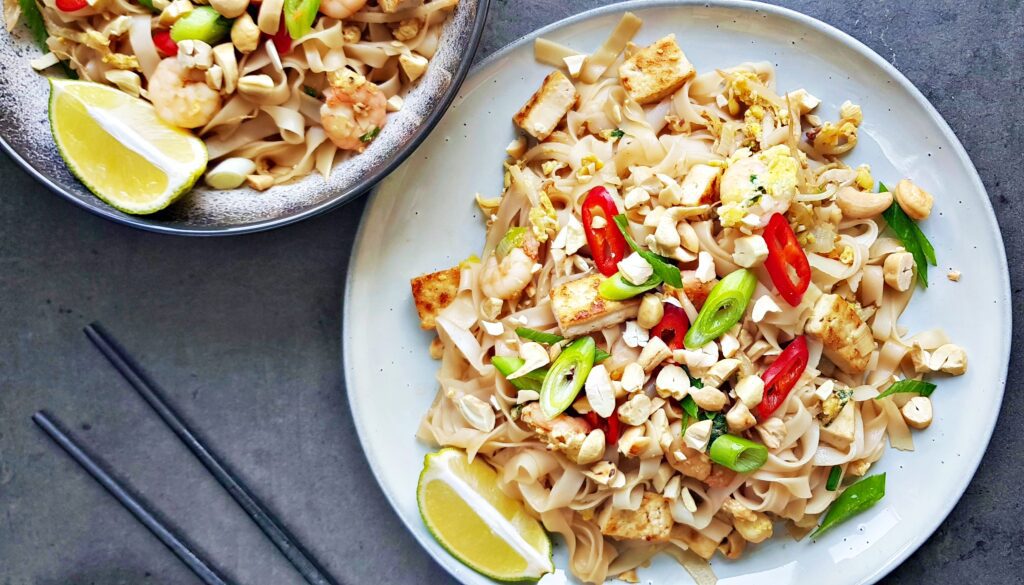 pad thai with prawns and tofu