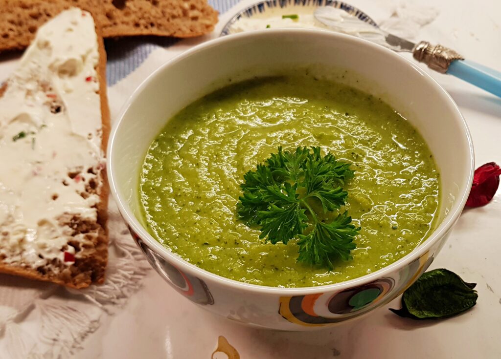 broccoli and green peas soup