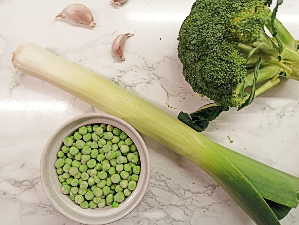 broccoli, leek, green peas, garlic