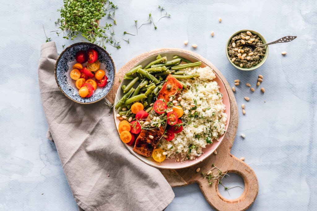 cauliflower rice with salmon and green beans