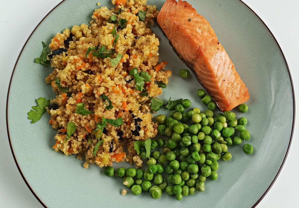 quinoa bowl with baked salmon and green beans