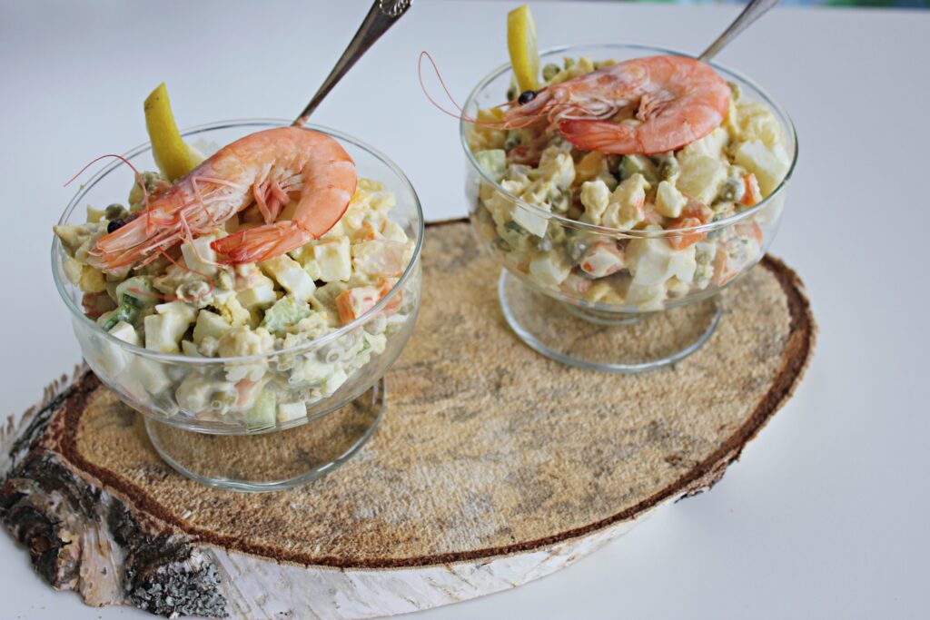 egg salad with prawns and mango