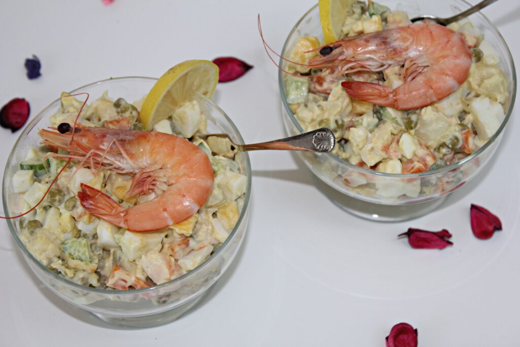 egg salad with prawns and mango