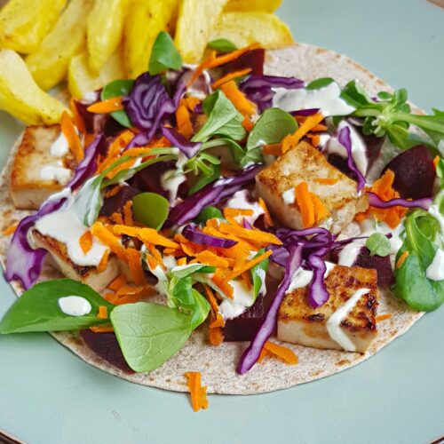 wraps with tofu and beetroot