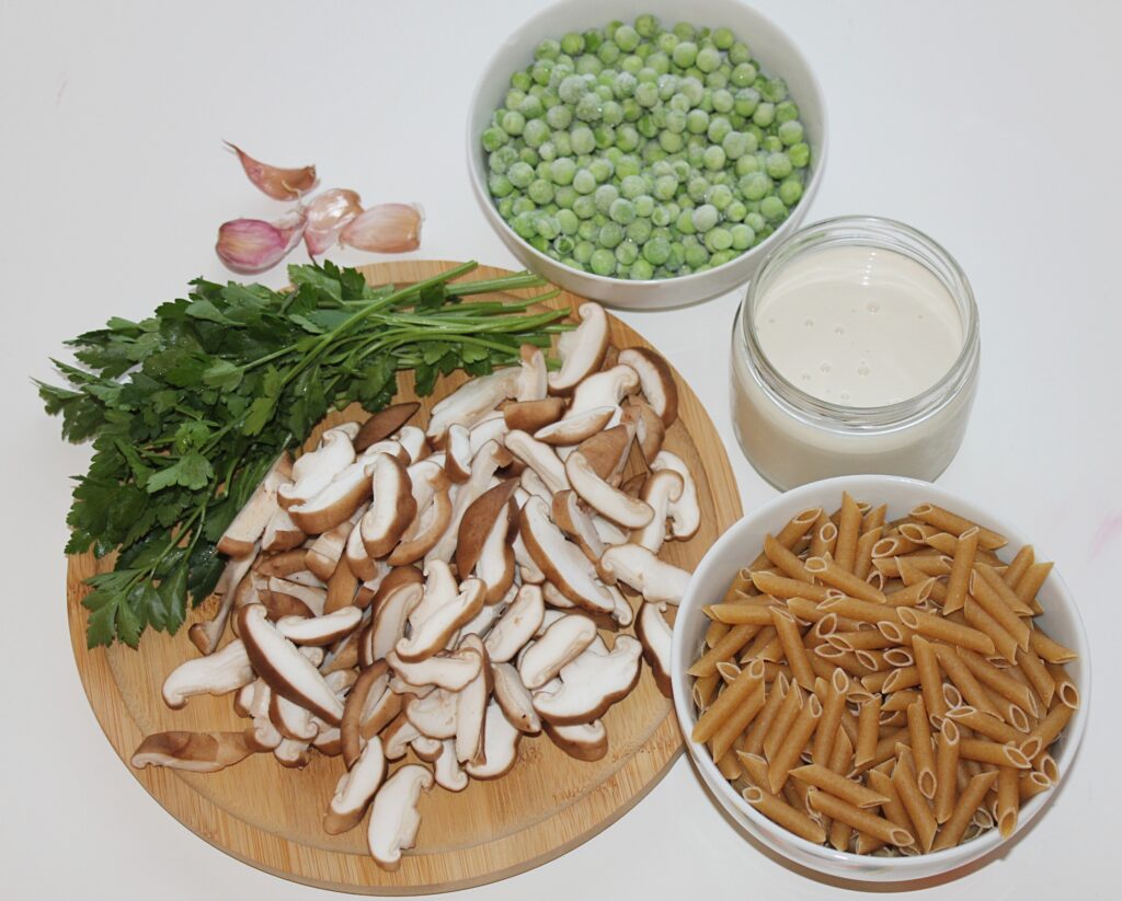 pasta, green peas, mushrooms, oat cream, garlic, fresh parsley