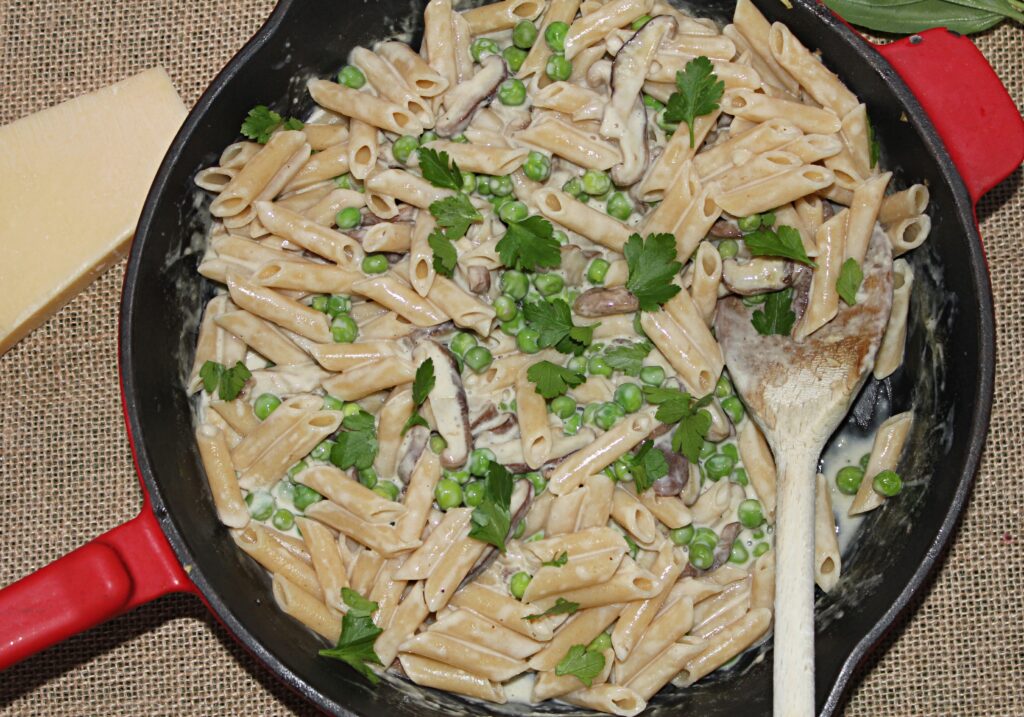 creamy pasta with mushrooms and peas