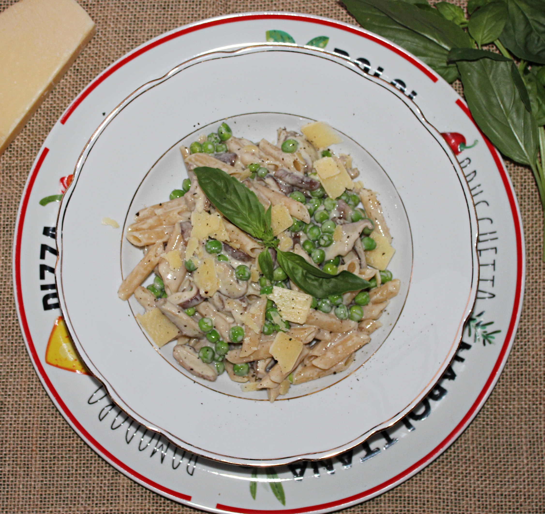 creamy pasta with mushrooms and peas