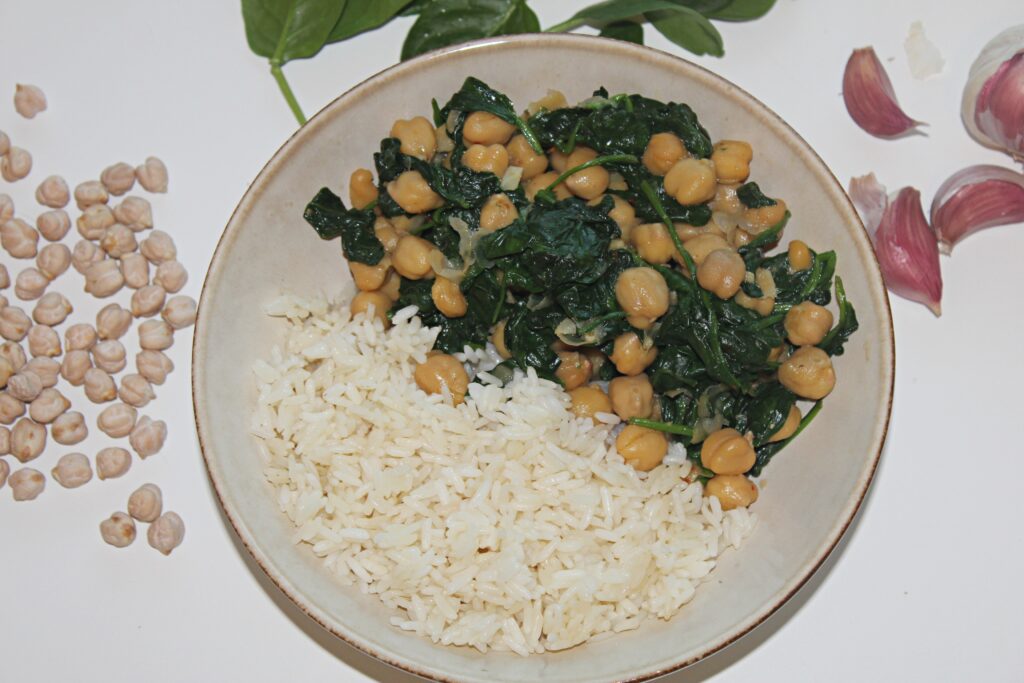 Sautéed Chickpeas with Spinach and Garlic