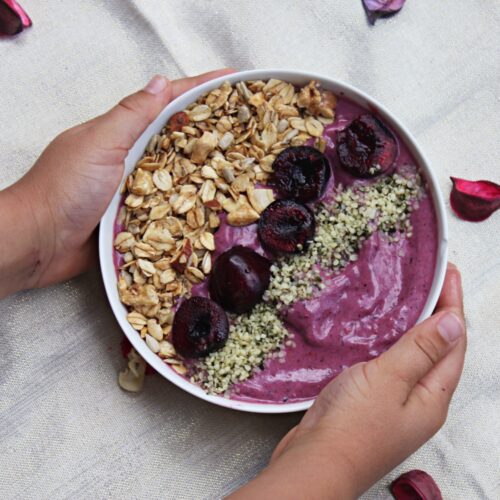 berry smoothie bowl