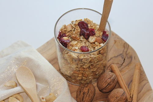 crunchy cashew walnut granola