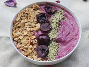 berry smoothie bowl