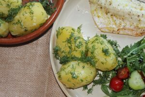 buttered potatoes with dill