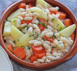 Greek boiled beans recipe (fasolia vrasta)