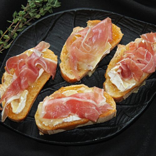 crostini with camembert and jamon