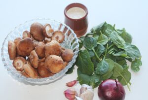 shiitake mushrooms, spinach, green peas, onion, garlic, heavy cream