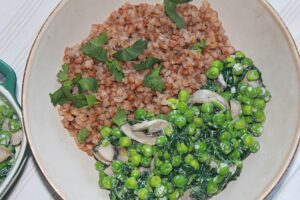 shiitake mushrooms with spinach and peas