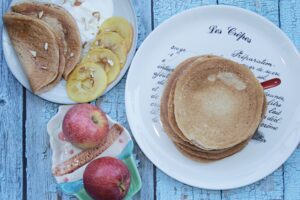 whole grain crepes with apple and cinnamon