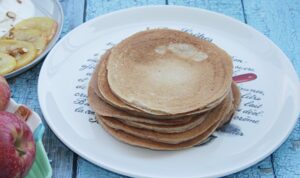 whole grain crepes with apple and cinnamon